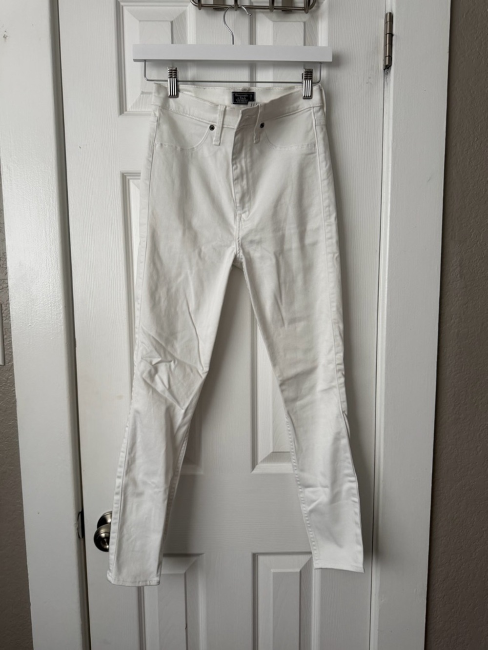 Abercrombie & Fitch White Skinny Jeans